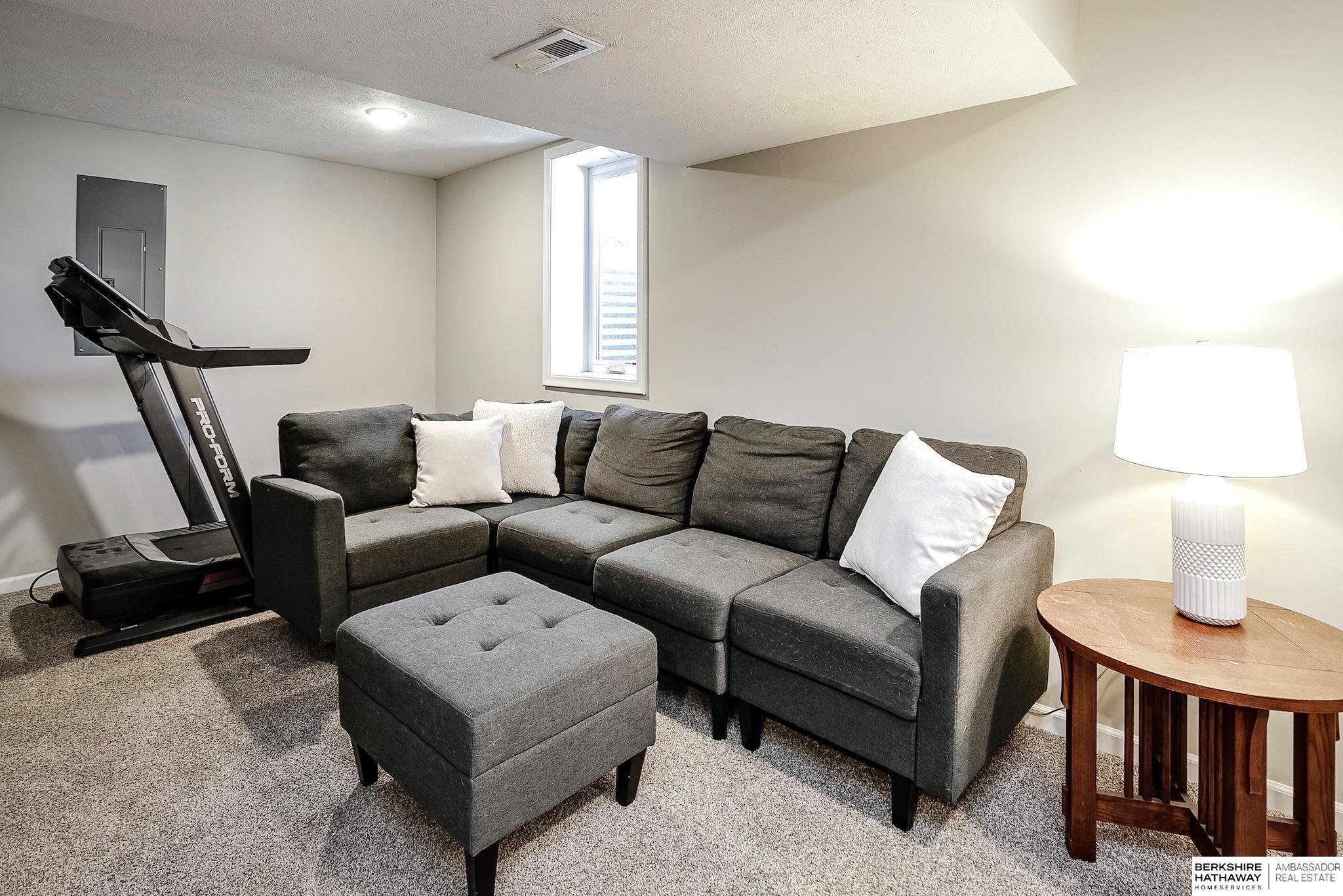 Omaha, Nebraska 68154, United States, 3 Bedrooms Bedrooms, ,2 BathroomsBathrooms,Residential,Active,237400