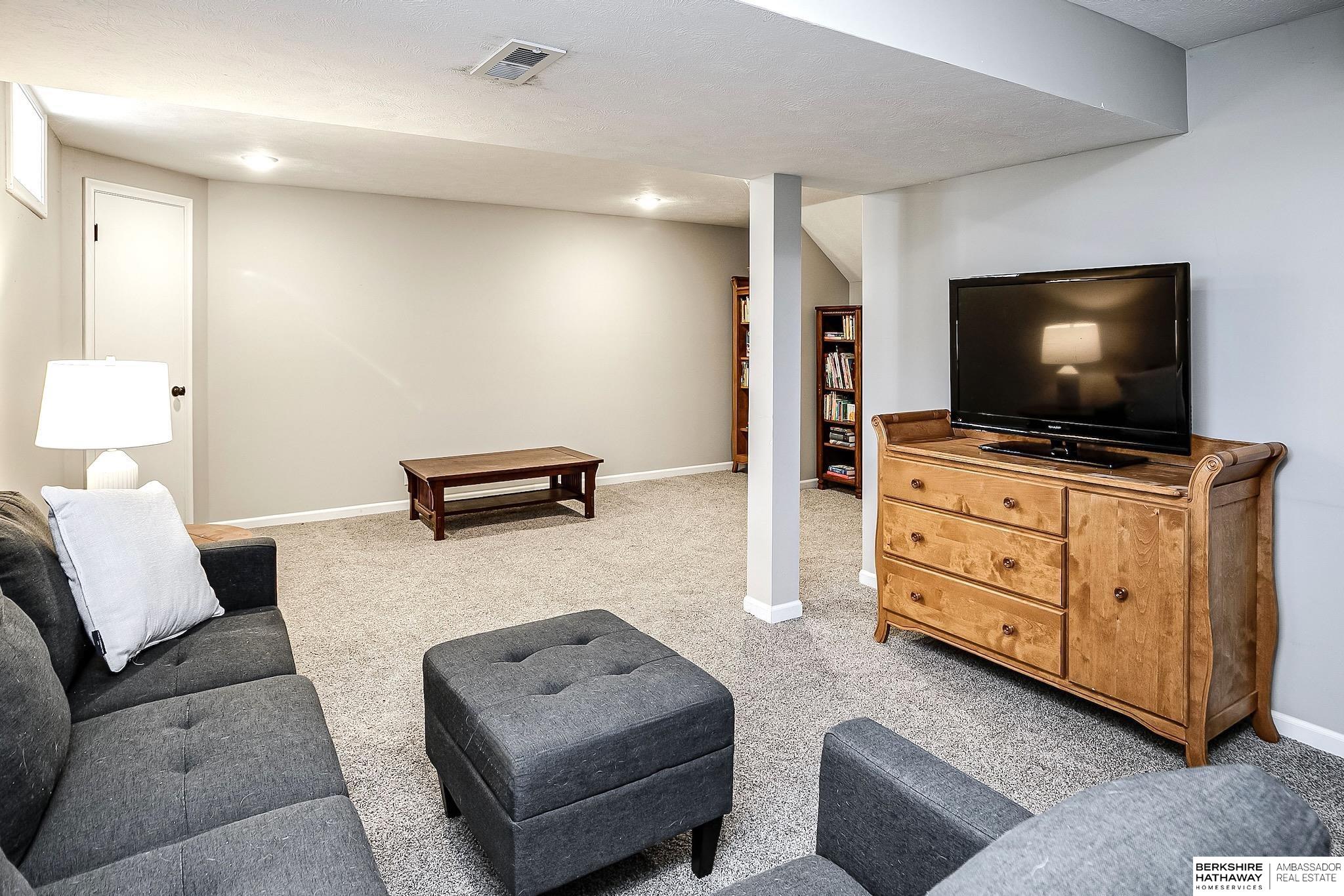 Omaha, Nebraska 68154, United States, 3 Bedrooms Bedrooms, ,2 BathroomsBathrooms,Residential,Active,237400