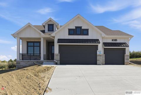 Photo of 10305 Carpenter Street, Papillion, NE 68138 (MLS # 22602109)