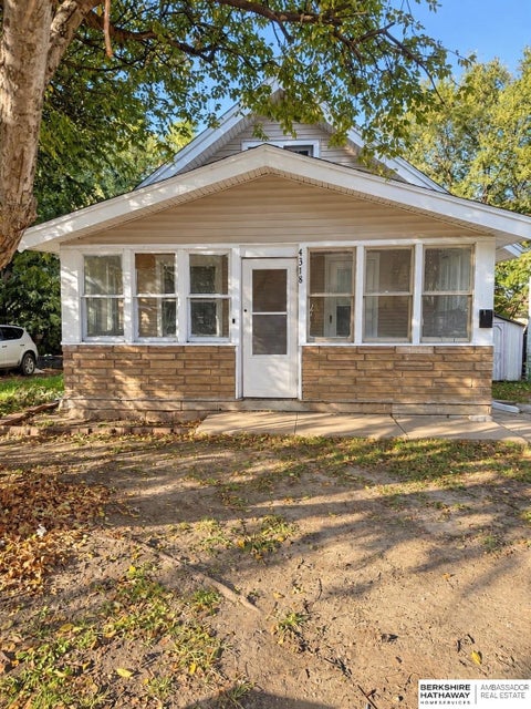 Photo of 4318 Erskine Street, Omaha, NE 68111 (MLS # 22630444)