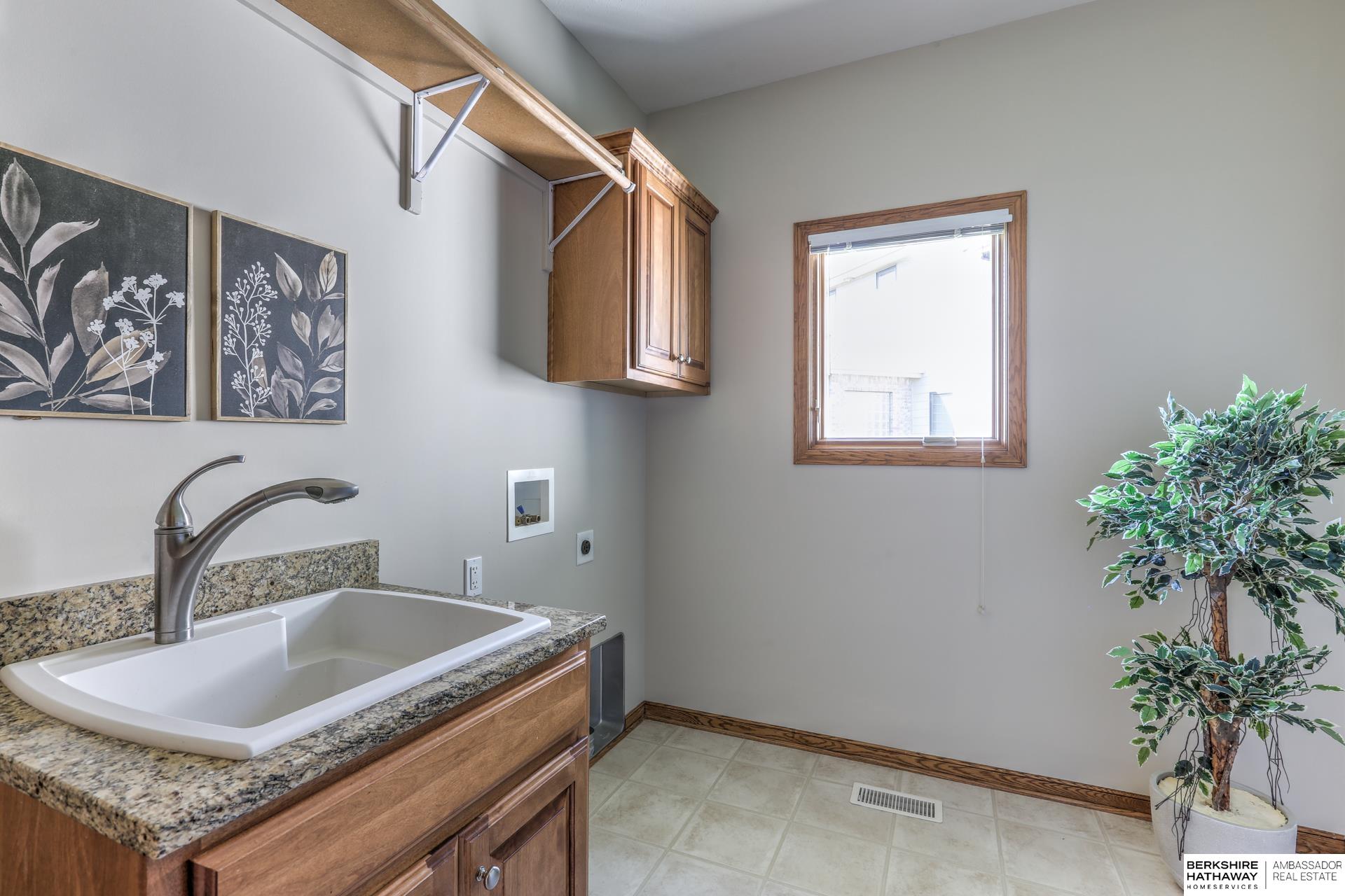 Gretna, Nebraska 68028, United States, 4 Bedrooms Bedrooms, ,3 BathroomsBathrooms,Residential,Active,225335