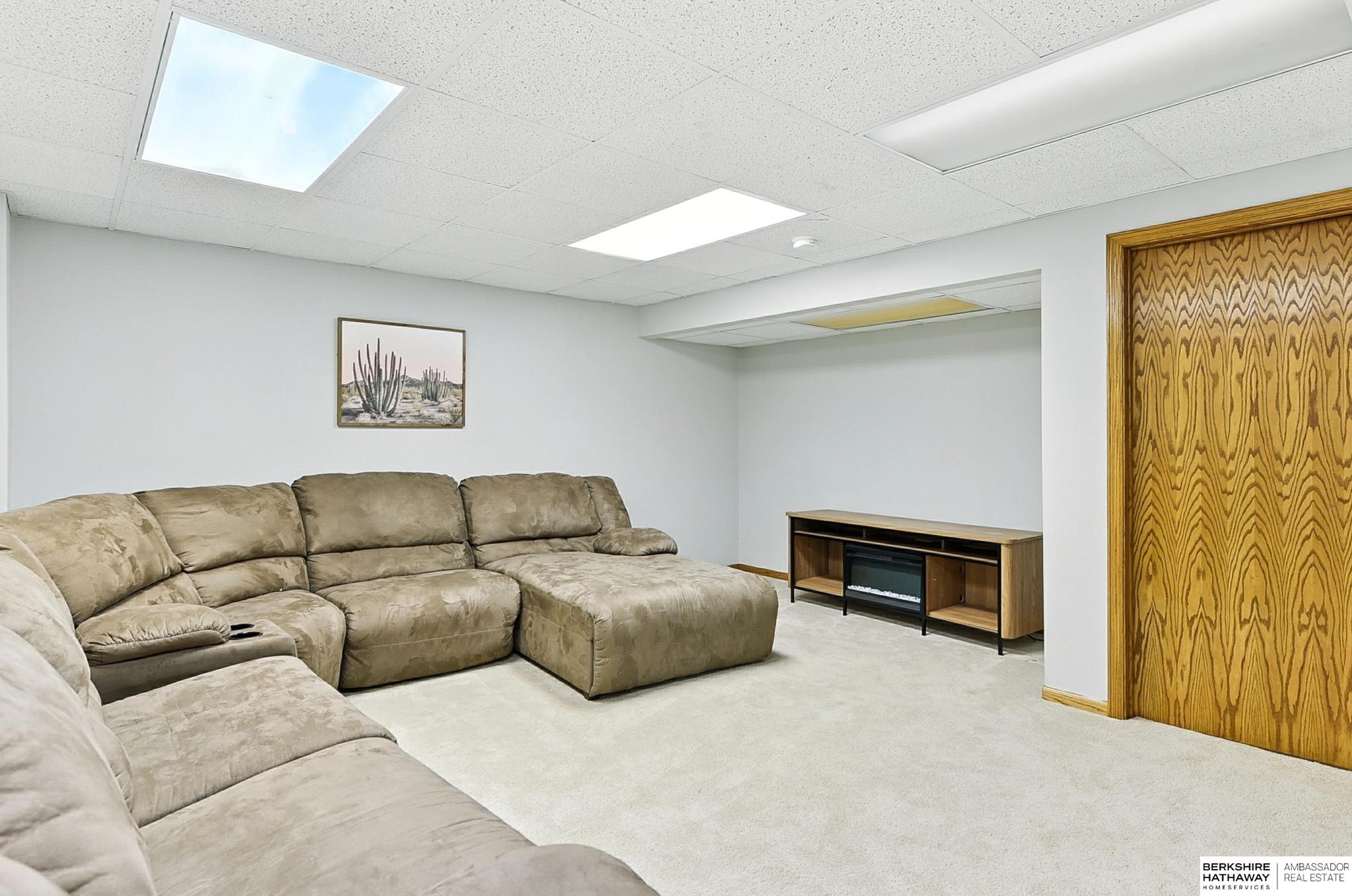 Papillion, Nebraska 68046, United States, 4 Bedrooms Bedrooms, ,3 BathroomsBathrooms,Residential,Active,205107