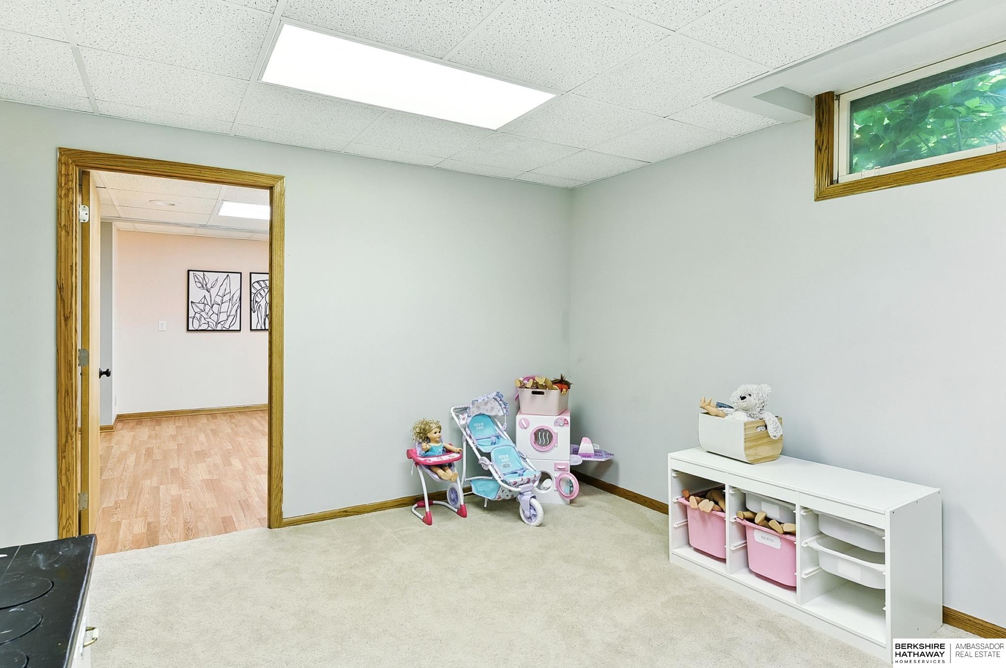 Papillion, Nebraska 68046, United States, 4 Bedrooms Bedrooms, ,3 BathroomsBathrooms,Residential,Active,205107