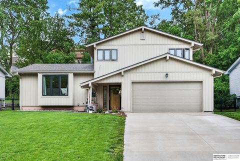 Photo of 617 Frank Street, Council Bluffs, IA 51503 (MLS # 22614233)