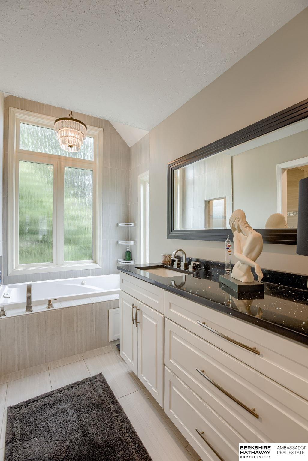 Louisville, Nebraska 68037, United States, 4 Bedrooms Bedrooms, ,3 BathroomsBathrooms,Residential,Active,183672