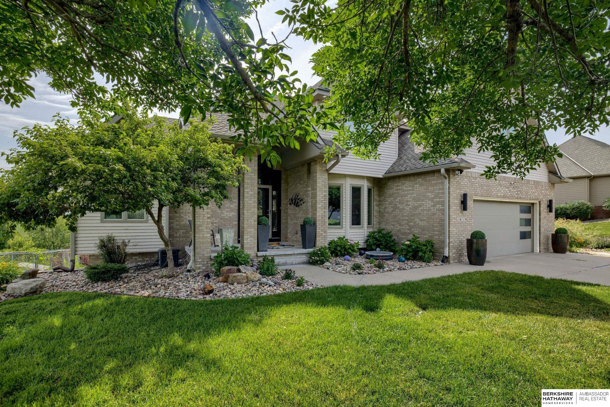 Louisville, Nebraska 68037, United States, 4 Bedrooms Bedrooms, ,3 BathroomsBathrooms,Residential,Active,183672