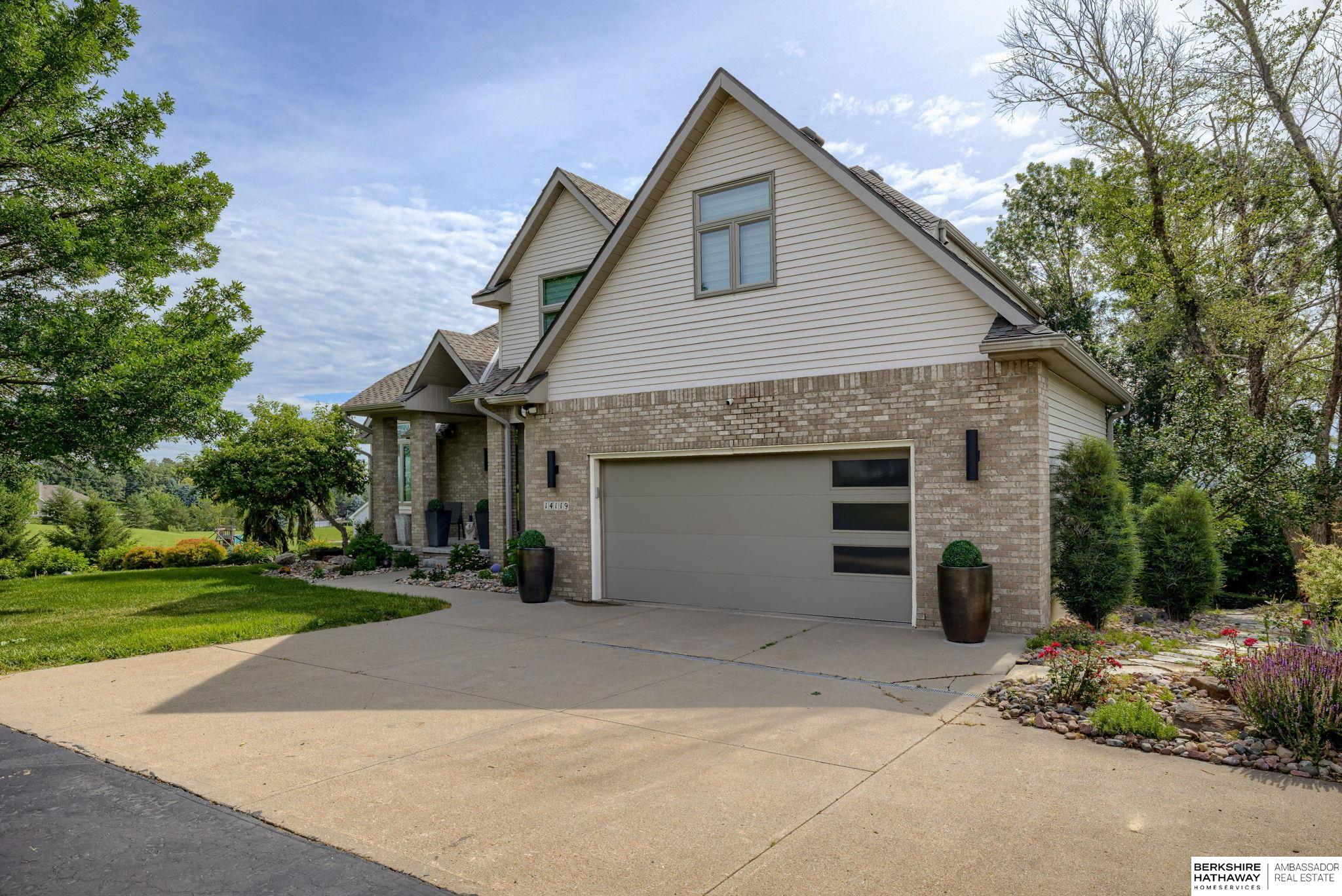 Louisville, Nebraska 68037, United States, 4 Bedrooms Bedrooms, ,3 BathroomsBathrooms,Residential,Active,183672