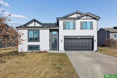 Photo of 13715 S 44th Street, Bellevue, NE 68123 (MLS # 22606066)