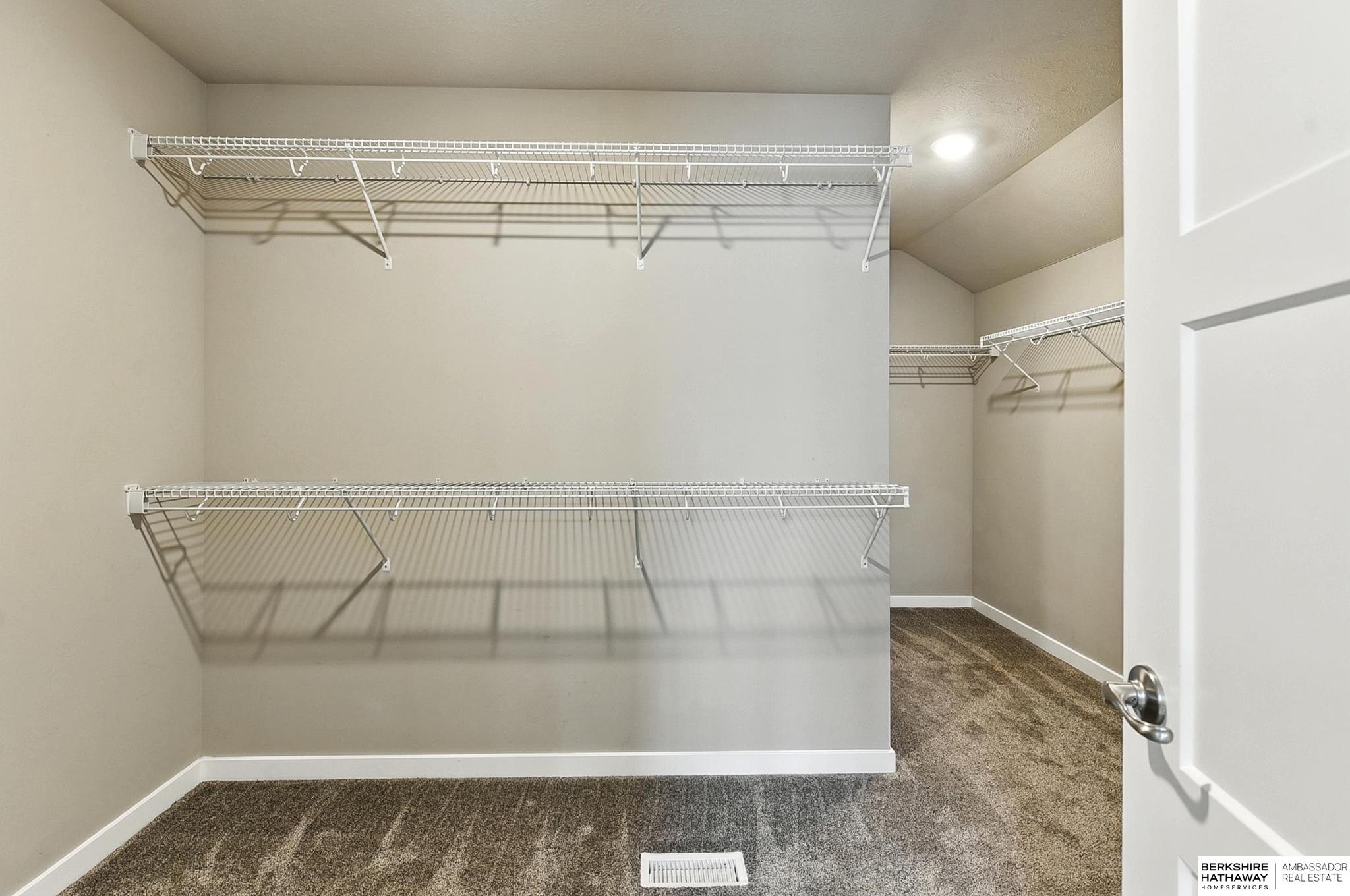 Bennington, Nebraska 68007, United States, 5 Bedrooms Bedrooms, ,3 BathroomsBathrooms,Residential,Active,177307