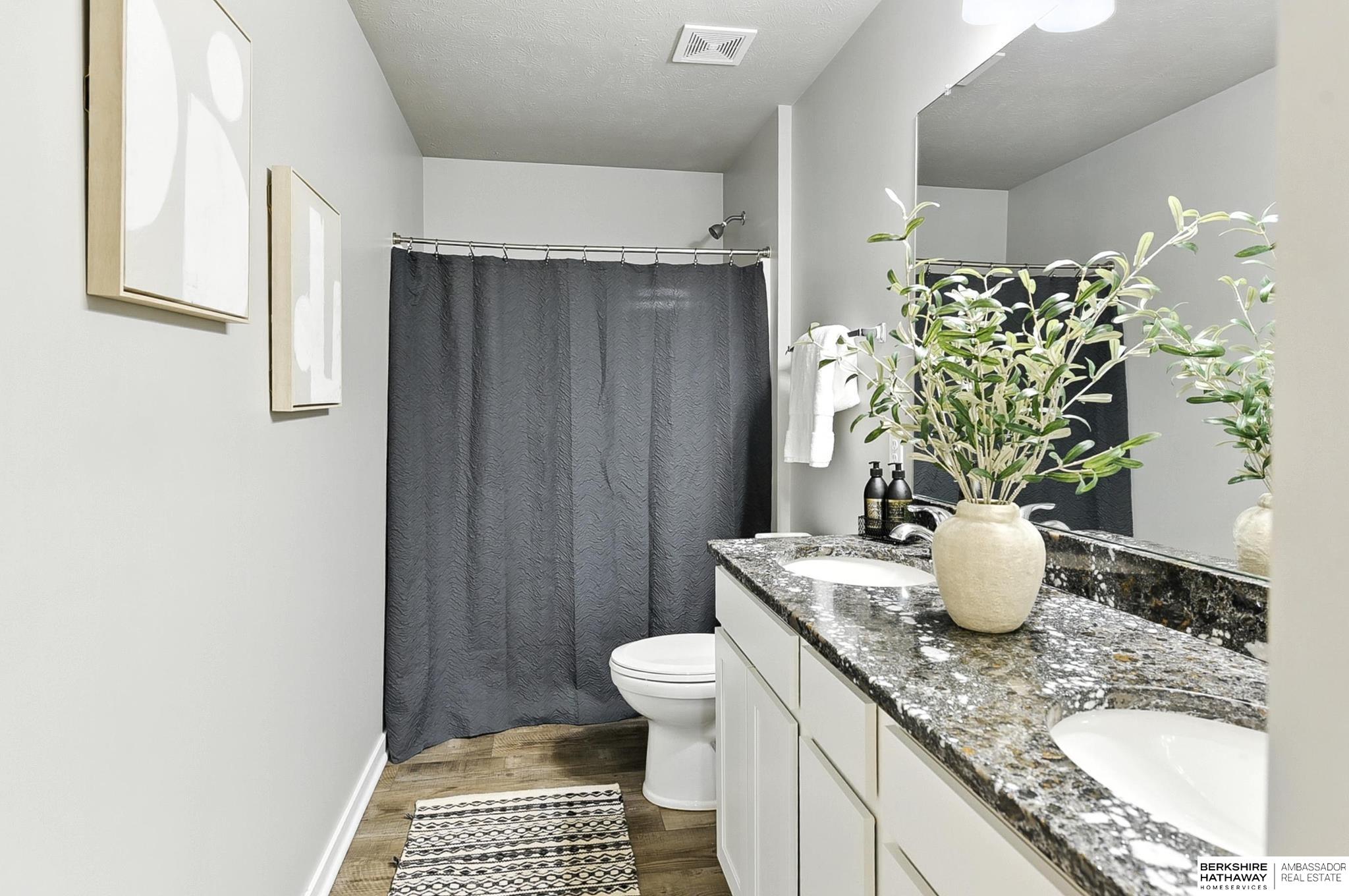 Bennington, Nebraska 68007, United States, 5 Bedrooms Bedrooms, ,3 BathroomsBathrooms,Residential,Active,177307