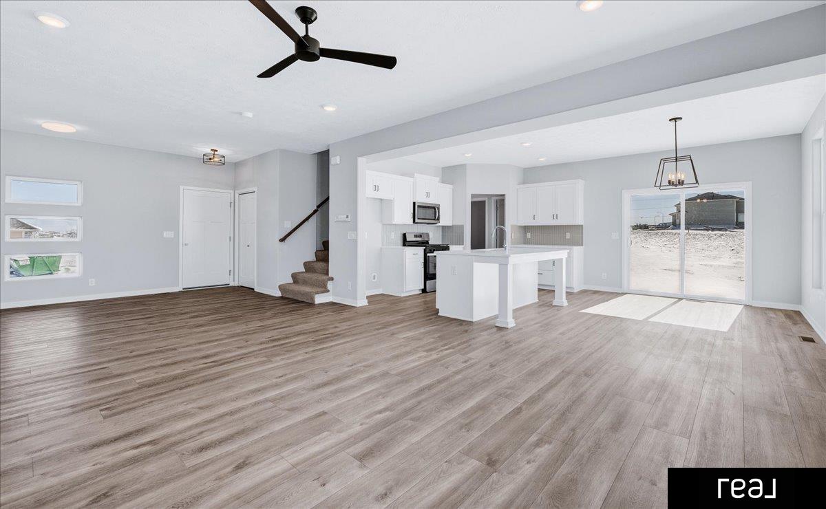 Elkhorn, Nebraska 68022, United States, 4 Bedrooms Bedrooms, ,2 BathroomsBathrooms,Residential,Active,204324