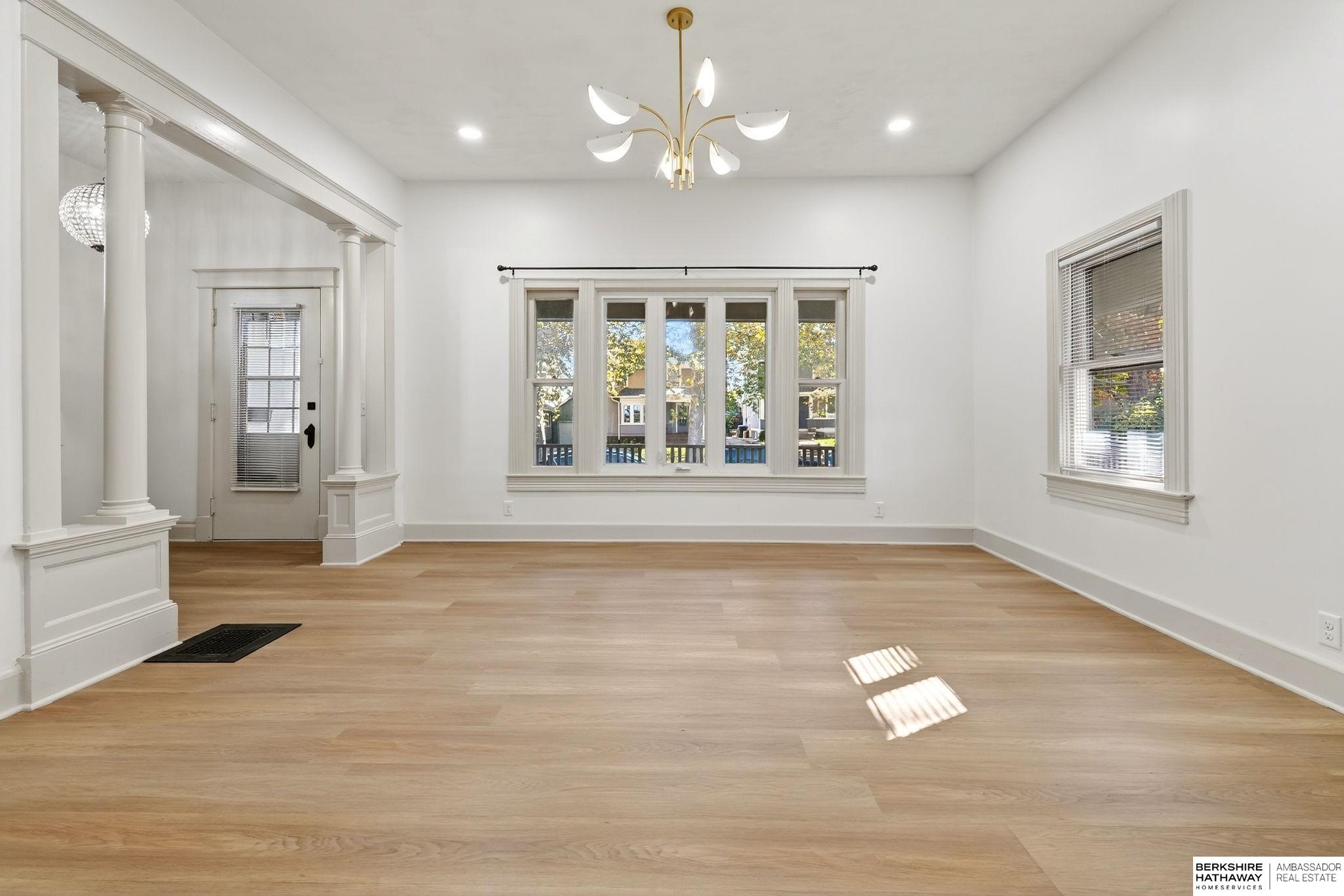 Omaha, Nebraska 68105, United States, 4 Bedrooms Bedrooms, ,2 BathroomsBathrooms,Residential,Active,241505