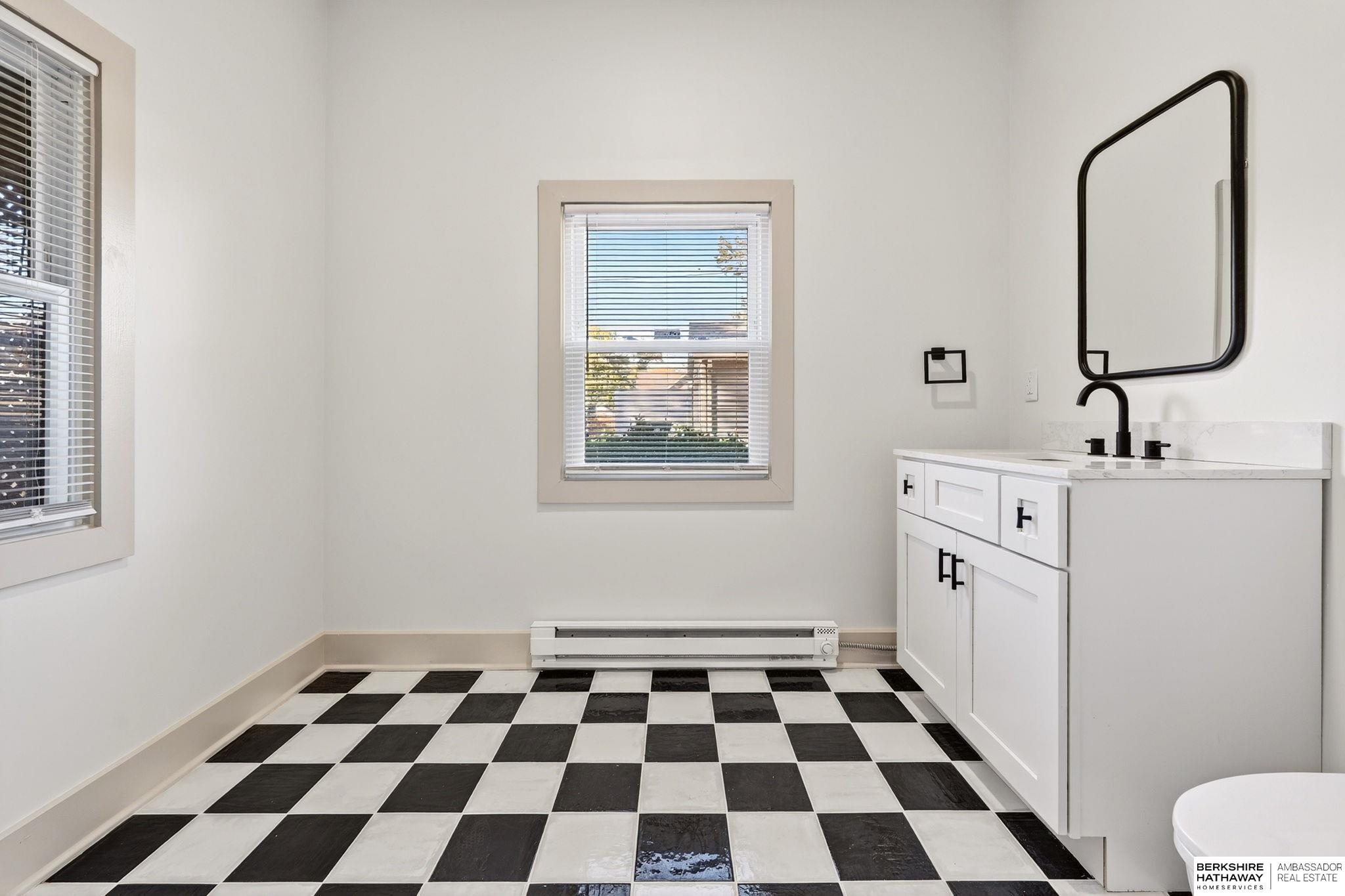 Omaha, Nebraska 68105, United States, 4 Bedrooms Bedrooms, ,2 BathroomsBathrooms,Residential,Active,241505