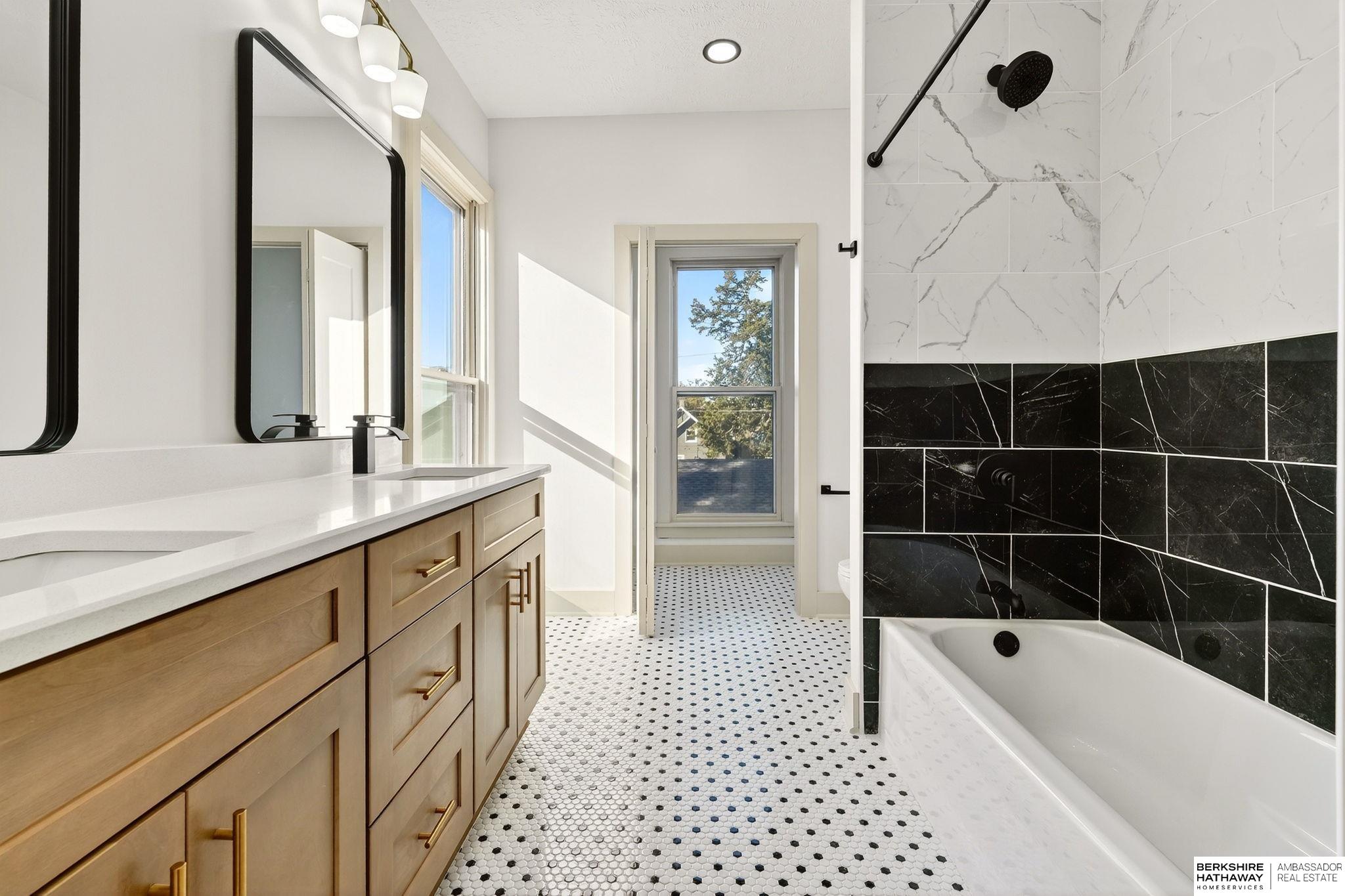 Omaha, Nebraska 68105, United States, 4 Bedrooms Bedrooms, ,2 BathroomsBathrooms,Residential,Active,241505