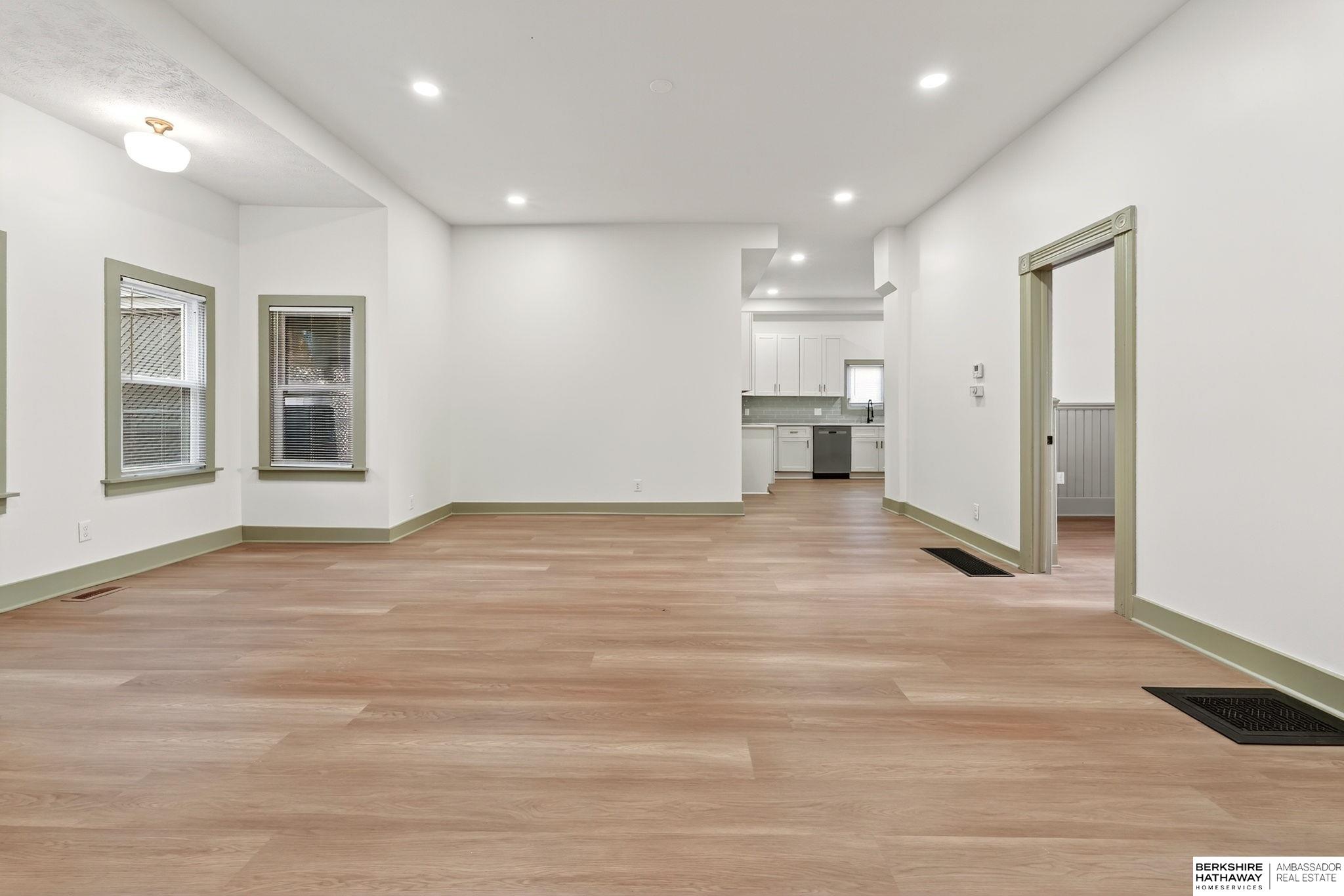 Omaha, Nebraska 68105, United States, 4 Bedrooms Bedrooms, ,2 BathroomsBathrooms,Residential,Active,241505