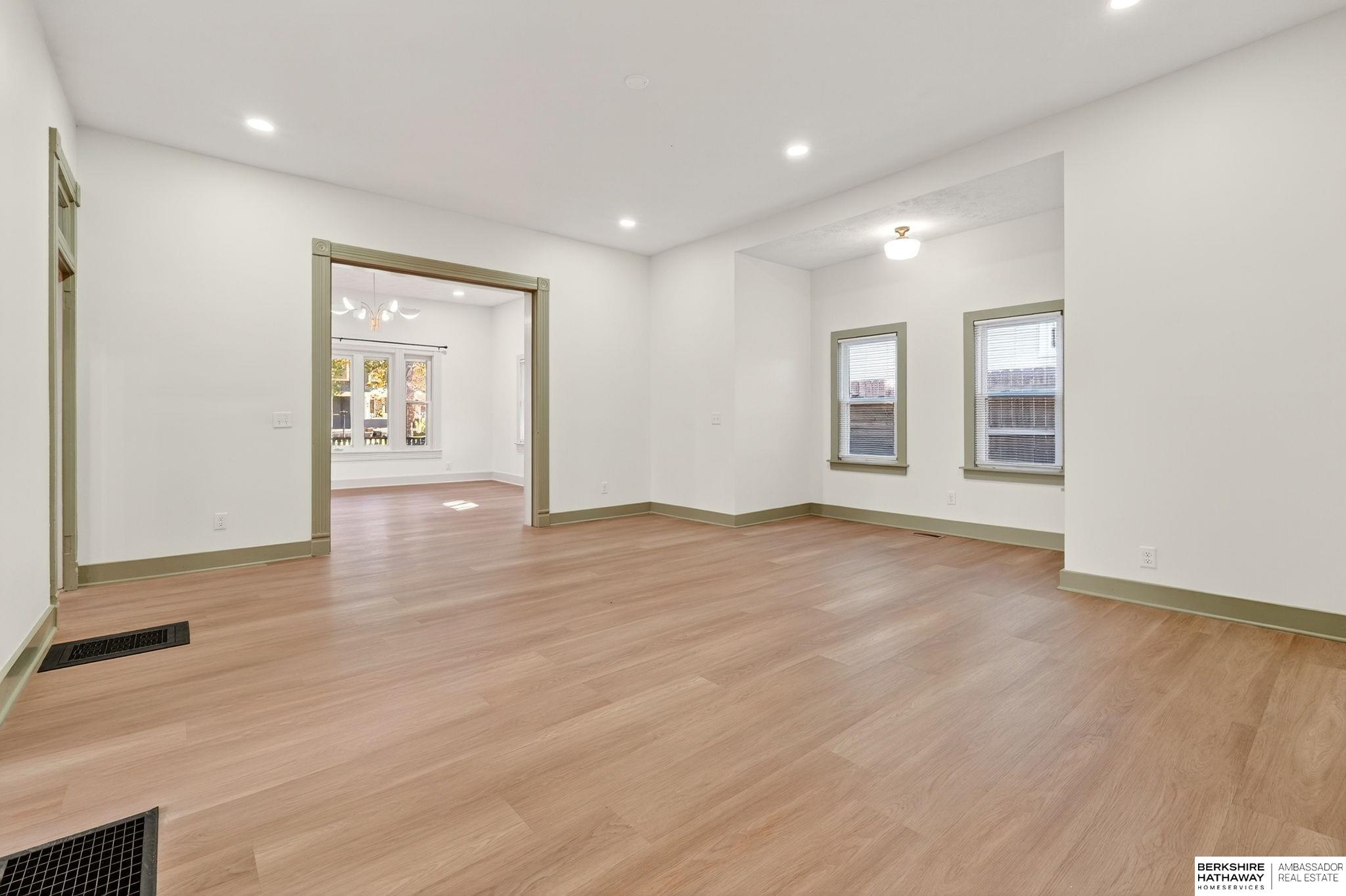 Omaha, Nebraska 68105, United States, 4 Bedrooms Bedrooms, ,2 BathroomsBathrooms,Residential,Active,241505