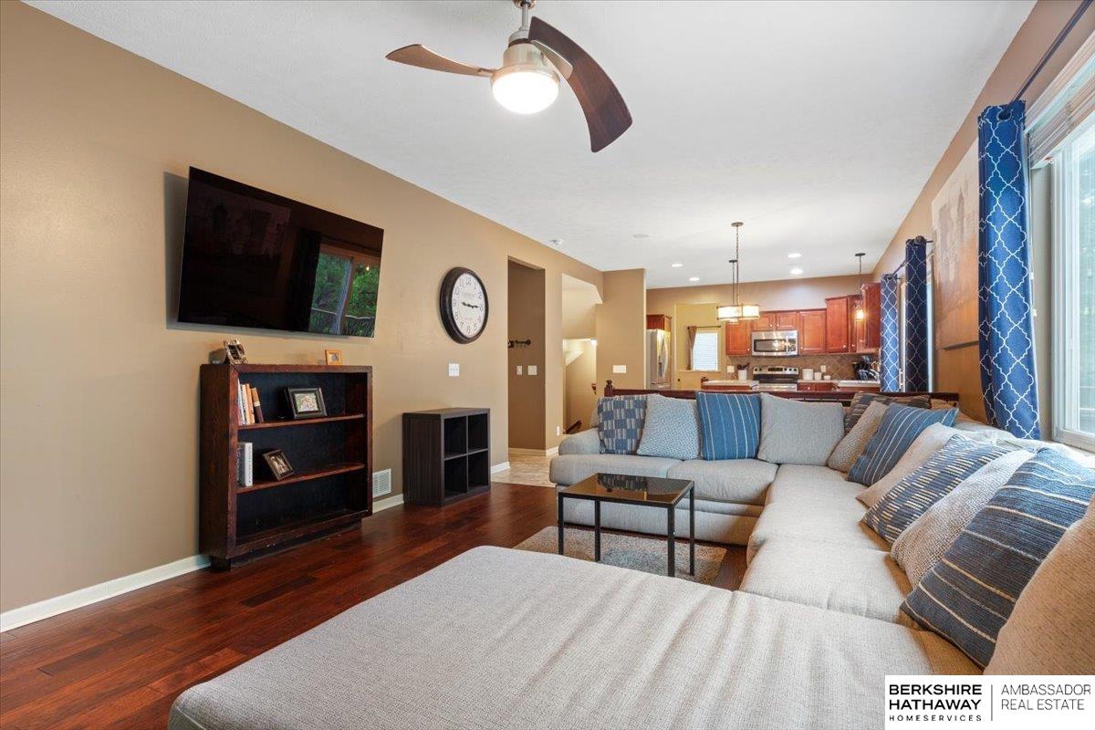 Omaha, Nebraska 68135, United States, 5 Bedrooms Bedrooms, ,4 BathroomsBathrooms,Residential,Pending,134316