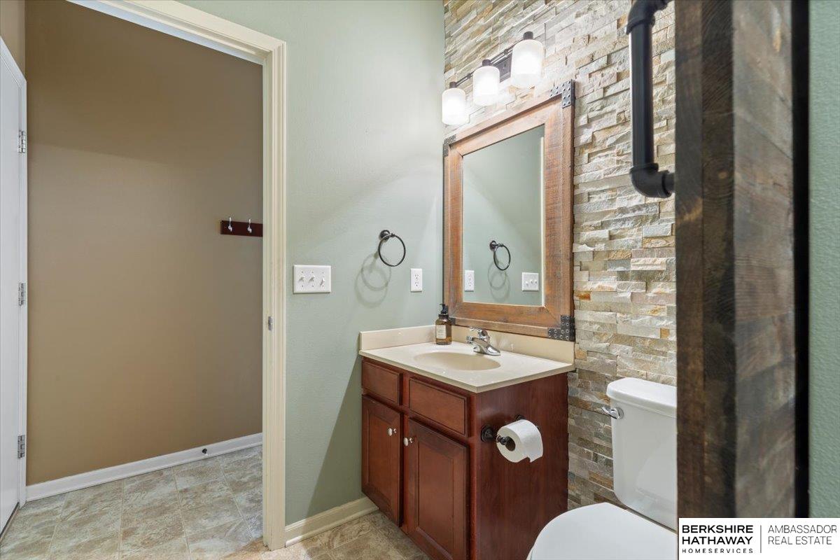 Omaha, Nebraska 68135, United States, 5 Bedrooms Bedrooms, ,4 BathroomsBathrooms,Residential,Pending,134316