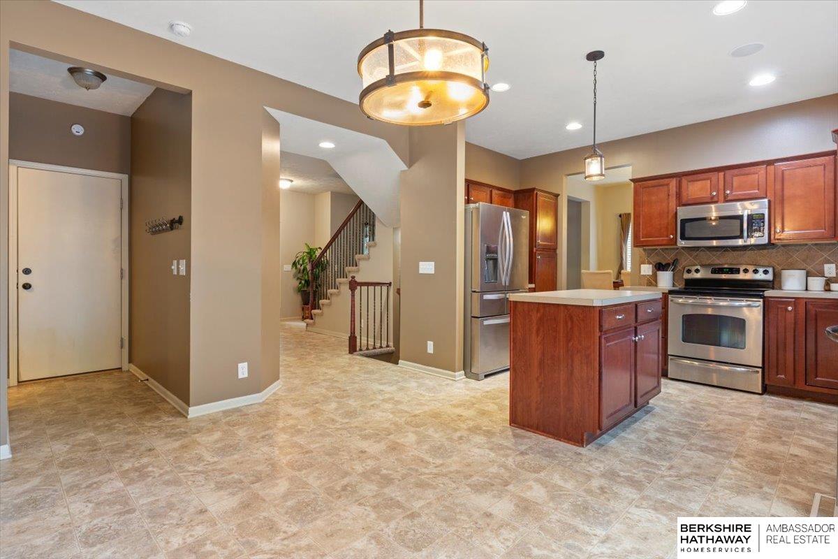 Omaha, Nebraska 68135, United States, 5 Bedrooms Bedrooms, ,4 BathroomsBathrooms,Residential,Pending,134316