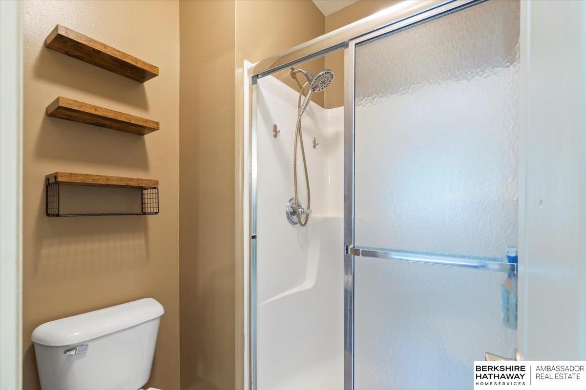 Omaha, Nebraska 68135, United States, 5 Bedrooms Bedrooms, ,4 BathroomsBathrooms,Residential,Pending,134316