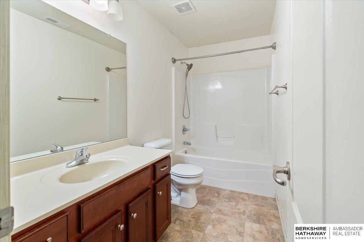 Omaha, Nebraska 68135, United States, 5 Bedrooms Bedrooms, ,4 BathroomsBathrooms,Residential,Pending,134316