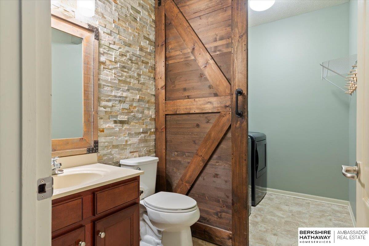 Omaha, Nebraska 68135, United States, 5 Bedrooms Bedrooms, ,4 BathroomsBathrooms,Residential,Pending,134316