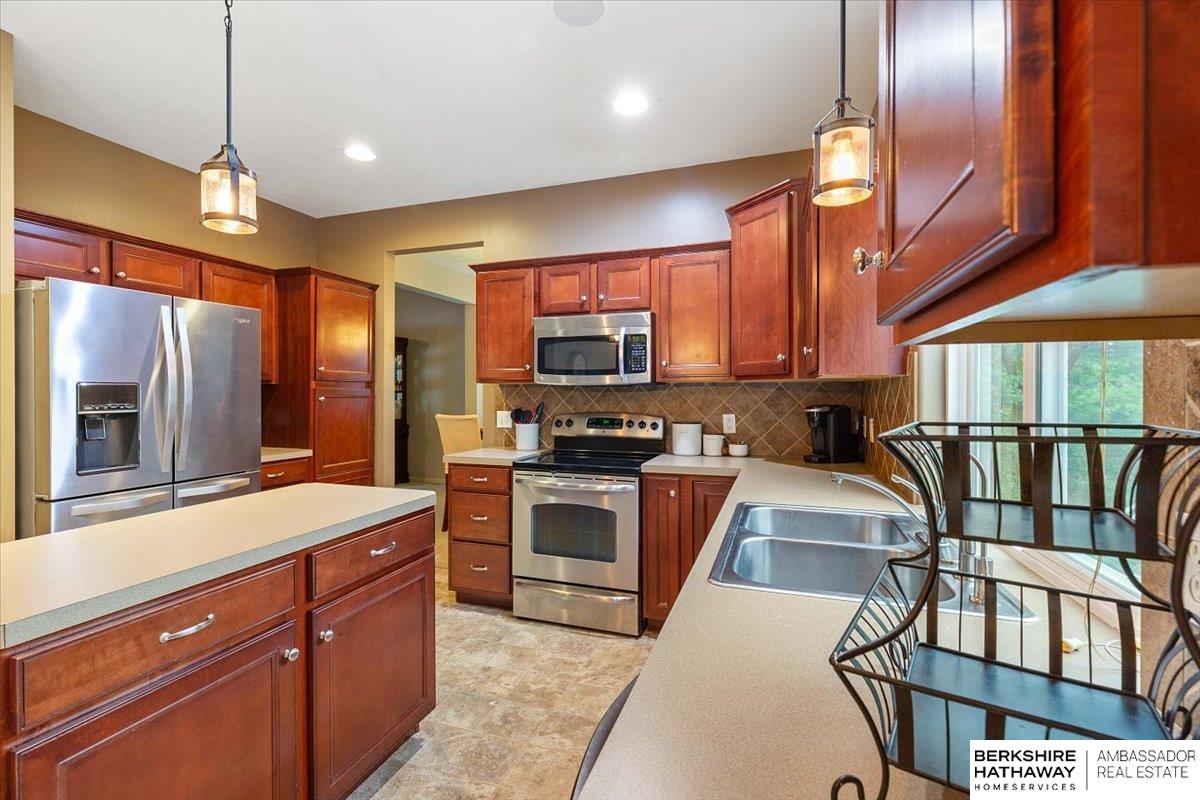 Omaha, Nebraska 68135, United States, 5 Bedrooms Bedrooms, ,4 BathroomsBathrooms,Residential,Pending,134316