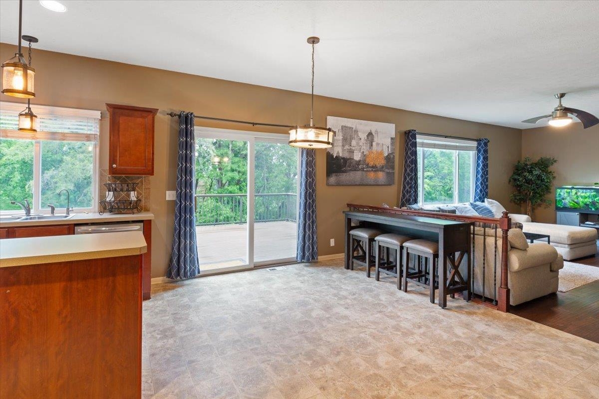 Omaha, Nebraska 68135, United States, 5 Bedrooms Bedrooms, ,4 BathroomsBathrooms,Residential,Pending,134316