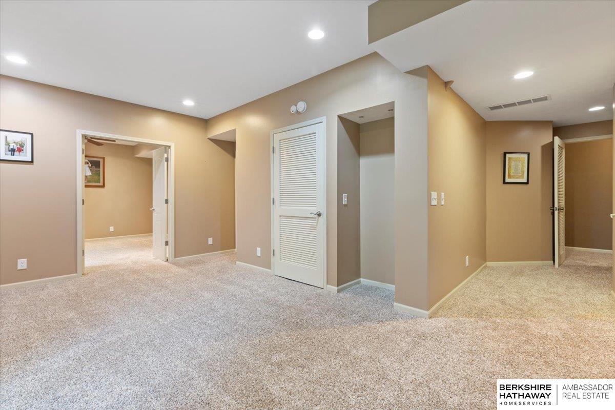 Omaha, Nebraska 68135, United States, 5 Bedrooms Bedrooms, ,4 BathroomsBathrooms,Residential,Pending,134316