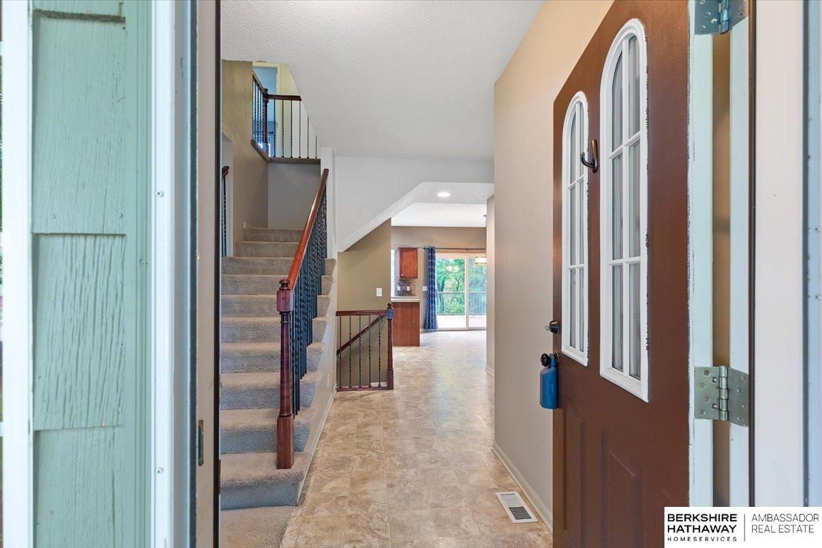 Omaha, Nebraska 68135, United States, 5 Bedrooms Bedrooms, ,4 BathroomsBathrooms,Residential,Pending,134316