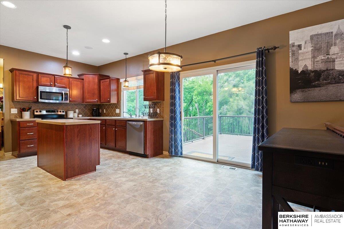 Omaha, Nebraska 68135, United States, 5 Bedrooms Bedrooms, ,4 BathroomsBathrooms,Residential,Pending,134316