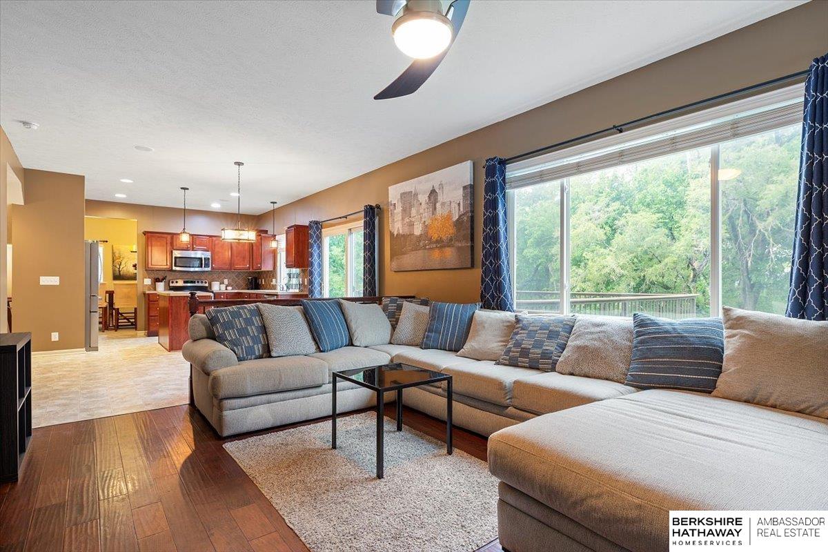 Omaha, Nebraska 68135, United States, 5 Bedrooms Bedrooms, ,4 BathroomsBathrooms,Residential,Pending,134316