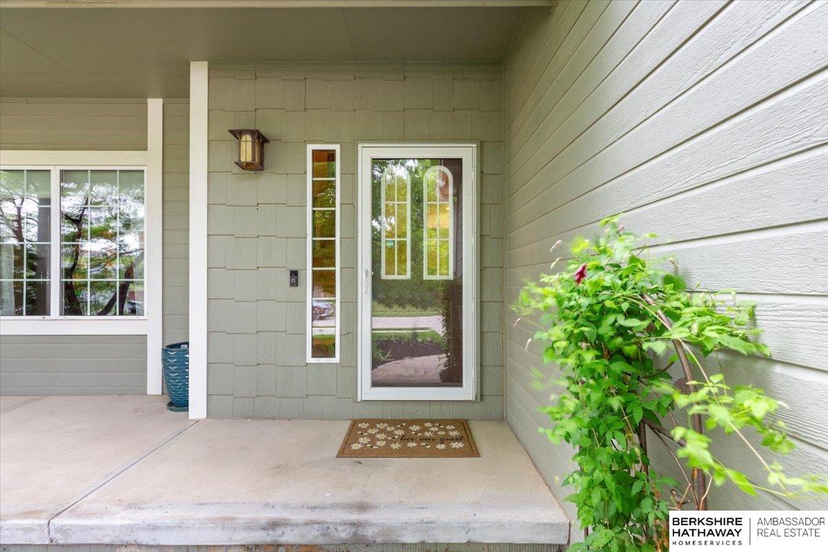 Omaha, Nebraska 68135, United States, 5 Bedrooms Bedrooms, ,4 BathroomsBathrooms,Residential,Pending,134316