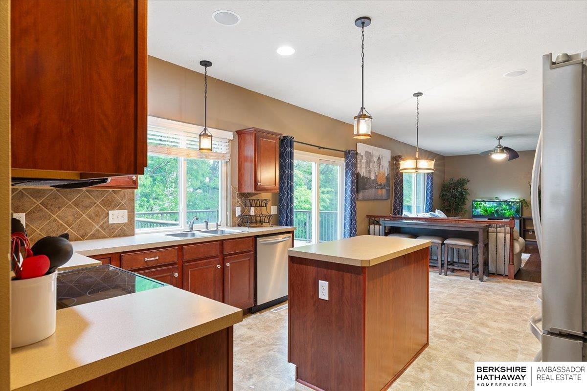 Omaha, Nebraska 68135, United States, 5 Bedrooms Bedrooms, ,4 BathroomsBathrooms,Residential,Pending,134316