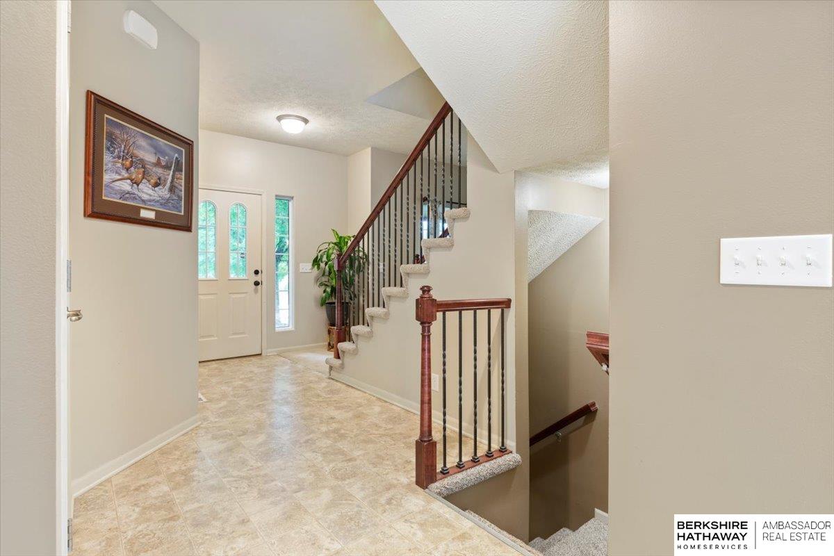 Omaha, Nebraska 68135, United States, 5 Bedrooms Bedrooms, ,4 BathroomsBathrooms,Residential,Pending,134316