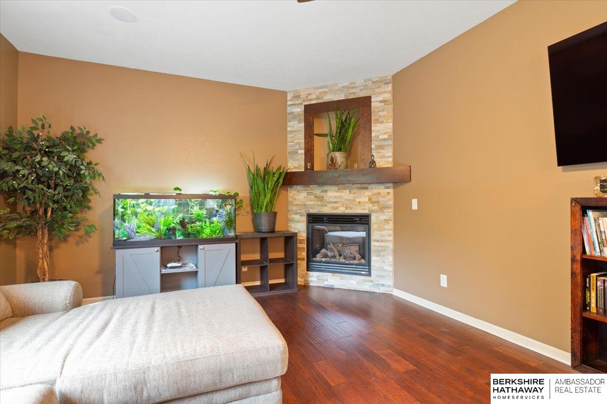 Omaha, Nebraska 68135, United States, 5 Bedrooms Bedrooms, ,4 BathroomsBathrooms,Residential,Pending,134316