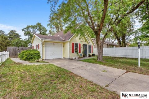 Photo of 3310 Saint Paul Avenue, Lincoln, NE 68504 (MLS # 22614451)