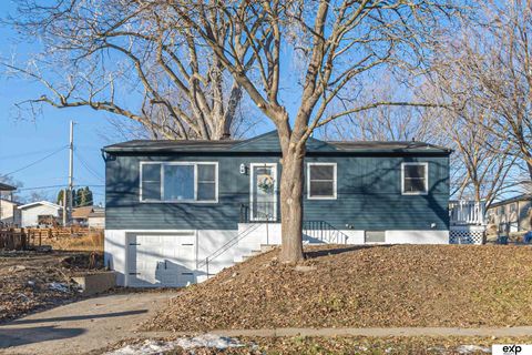 Photo of 3202 Wallace Avenue, Bellevue, NE 68046 (MLS # 22535159)