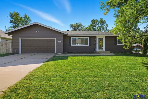 Photo of 1101 Carlyle Street, Beatrice, NE 68310 (MLS # 22530421)