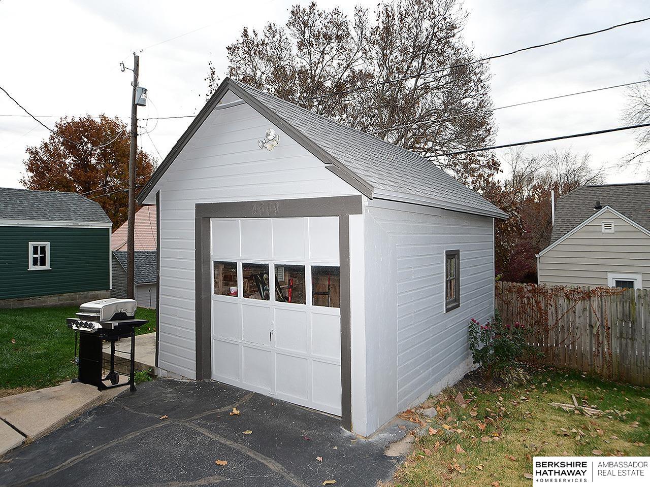 Omaha, Nebraska 68106, United States, 3 Bedrooms Bedrooms, ,2 BathroomsBathrooms,Residential,Active,245620