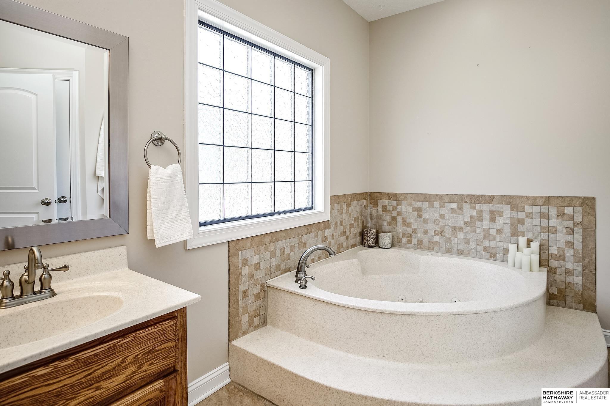 Omaha, Nebraska 68116, United States, 5 Bedrooms Bedrooms, ,4 BathroomsBathrooms,Residential,Active,191297