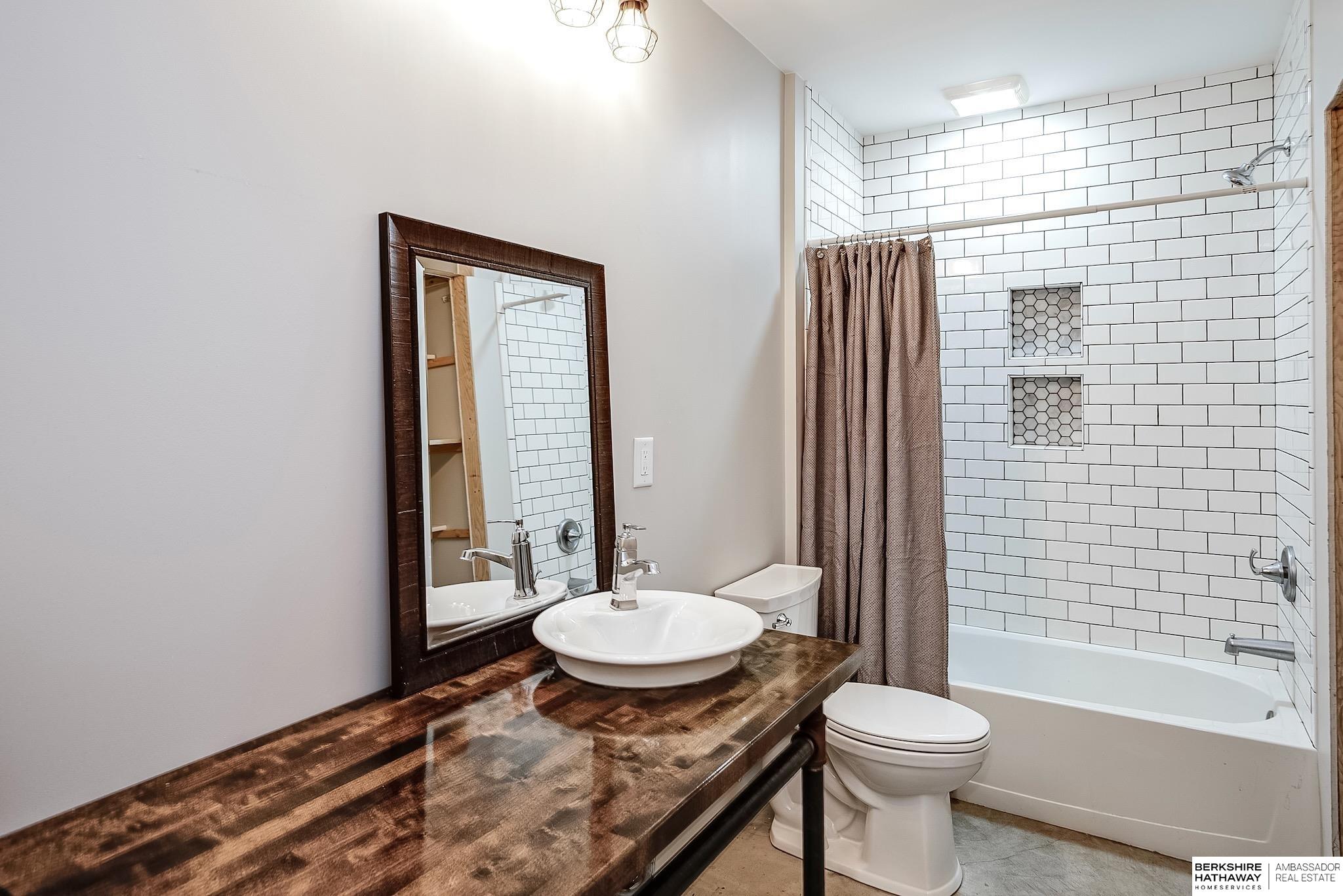 Omaha, Nebraska 68116, United States, 5 Bedrooms Bedrooms, ,4 BathroomsBathrooms,Residential,Active,191297