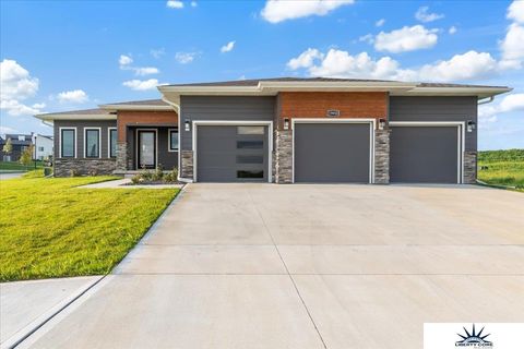 Photo of 19950 Weir Street, Omaha, NE 68135 (MLS # 22522140)