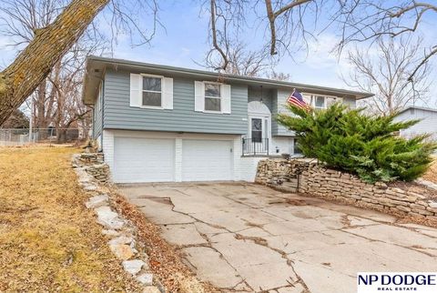 Photo of 603 Nob Hill Terrace, Bellevue, NE 68005 (MLS # 22605658)