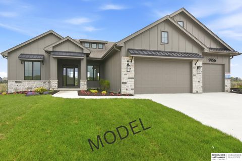 Photo of 9956 S 118th Street, Papillion, NE 68046 (MLS # 22606565)