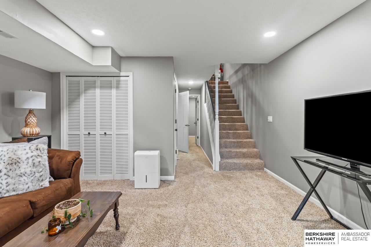 Lincoln, Nebraska 68512, United States, 3 Bedrooms Bedrooms, ,2 BathroomsBathrooms,Residential,Pending,204139