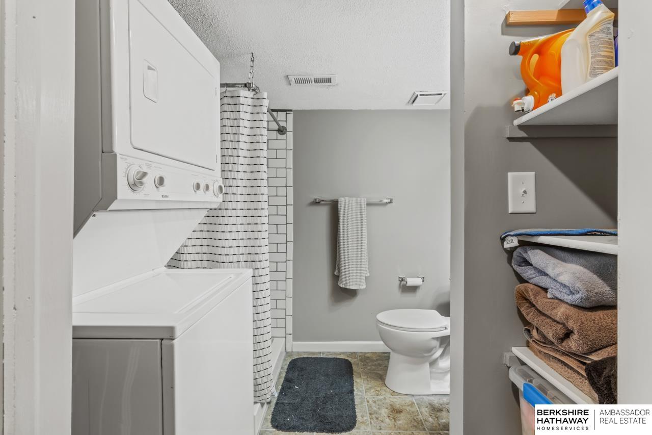 Lincoln, Nebraska 68512, United States, 3 Bedrooms Bedrooms, ,2 BathroomsBathrooms,Residential,Pending,204139