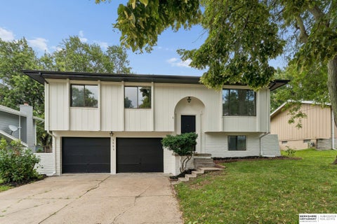 Photo of 5085 S 105th Street, Omaha, NE 68127 (MLS # 22619614)