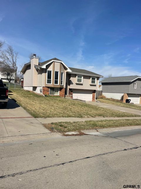 Photo of 406 Laredo Road, Papillion, NE 68046 (MLS # 22608269)