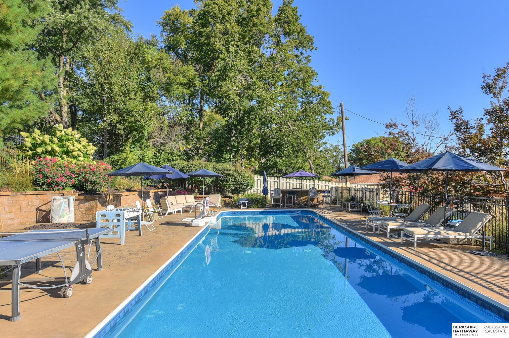 Omaha, Nebraska 68124, United States, 3 Bedrooms Bedrooms, ,3 BathroomsBathrooms,Residential,Pending,141426